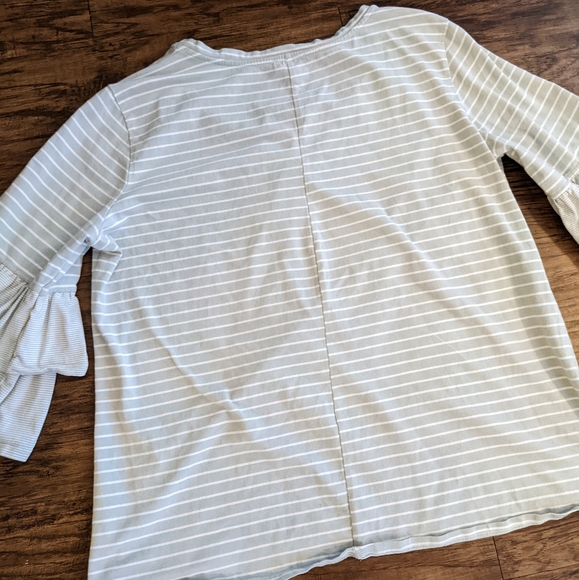 Umgee Elbow Length Bell Sleeve Top - Picture 5 of 7